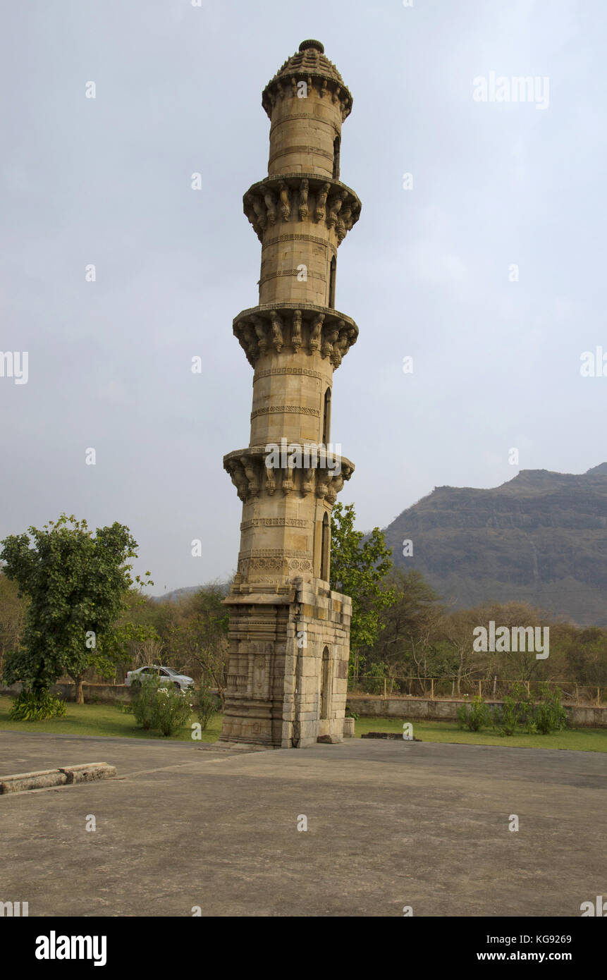 Outer view of Ek Minar Ki Masjid (Mosque), built by Bahadur Shah (1526–36 AD) on a high plinth has a single minaret (Ek Minar), while all other archit Stock Photo