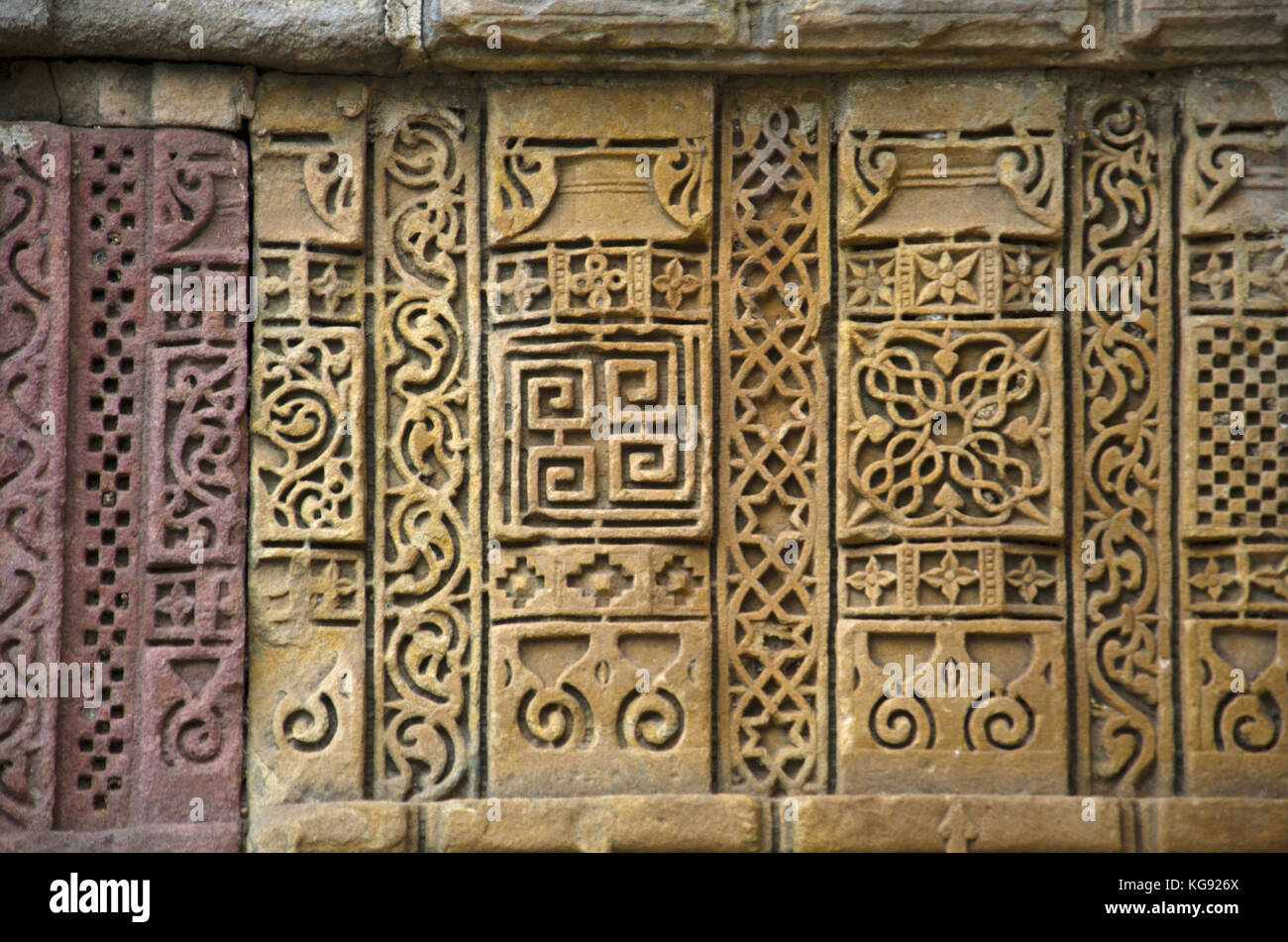 Stone carvings on outer wall of Jami Masjid (Mosque), UNESCO protected Champaner - Pavagadh Archaeological Park, Gujarat, India. Dates to 1513, constr Stock Photo