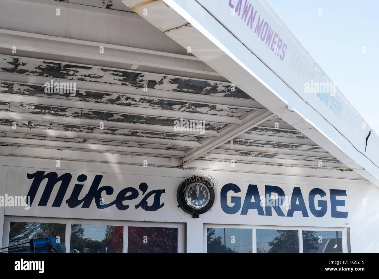 Mikes auto service hires stock photography and images Alamy