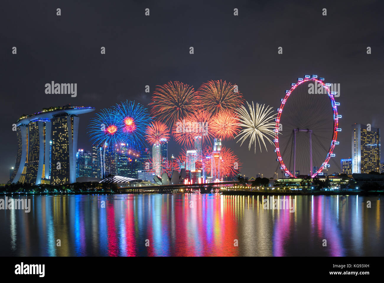 Singapore skyline hi-res stock photography and images - Alamy