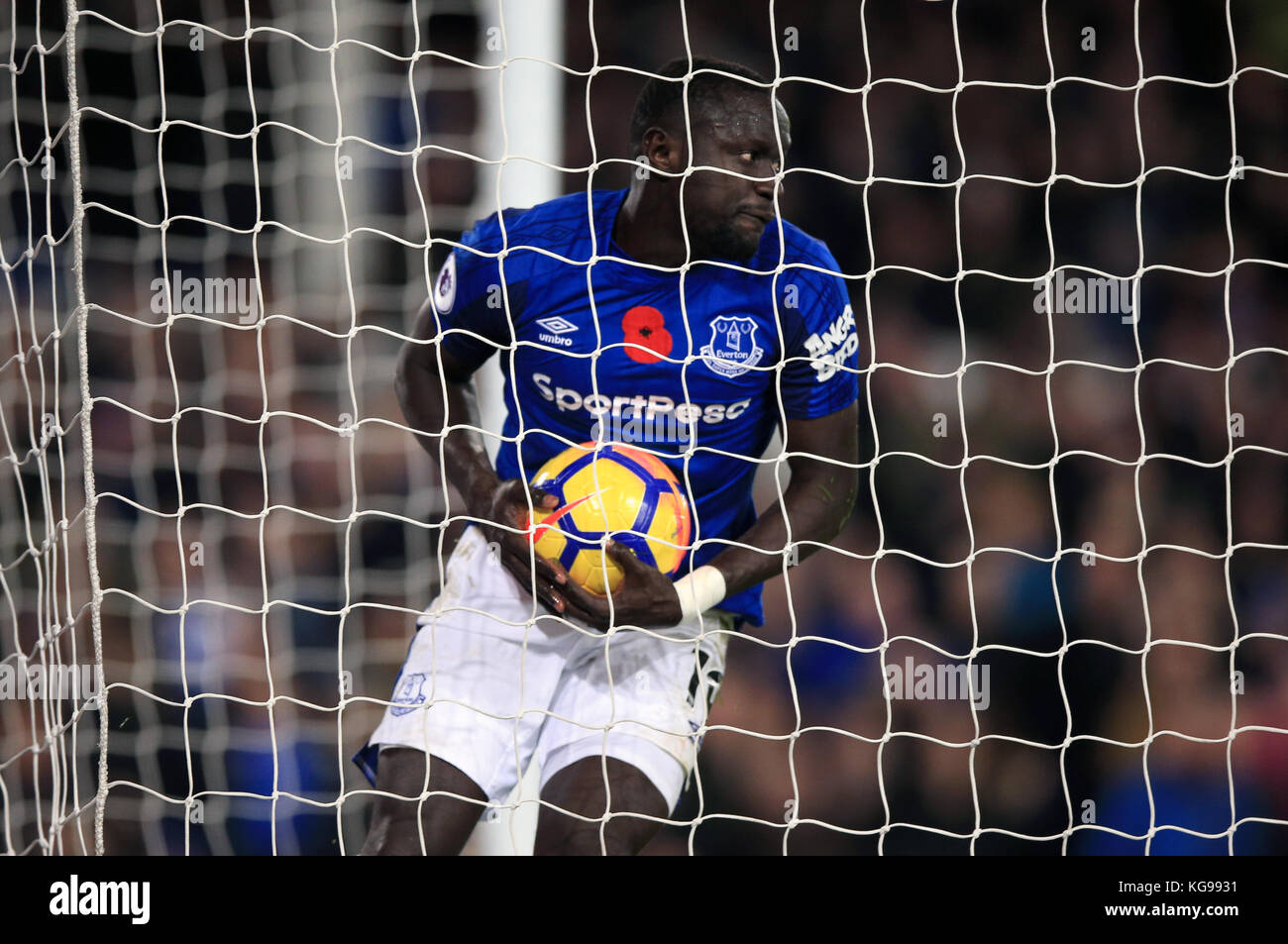Everton's Oumar Niasse grabs the ball after scoring his side's first goal of the game during the Premier League match at Goodison Park, Liverpool. Stock Photo