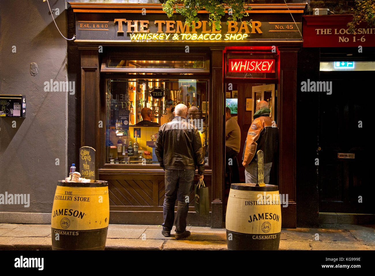 Whiskey & Tobacco Shop, Temple Bar, Dublin, Irland Whiskey & Tobacco Shop, Temple Bar, Dublin