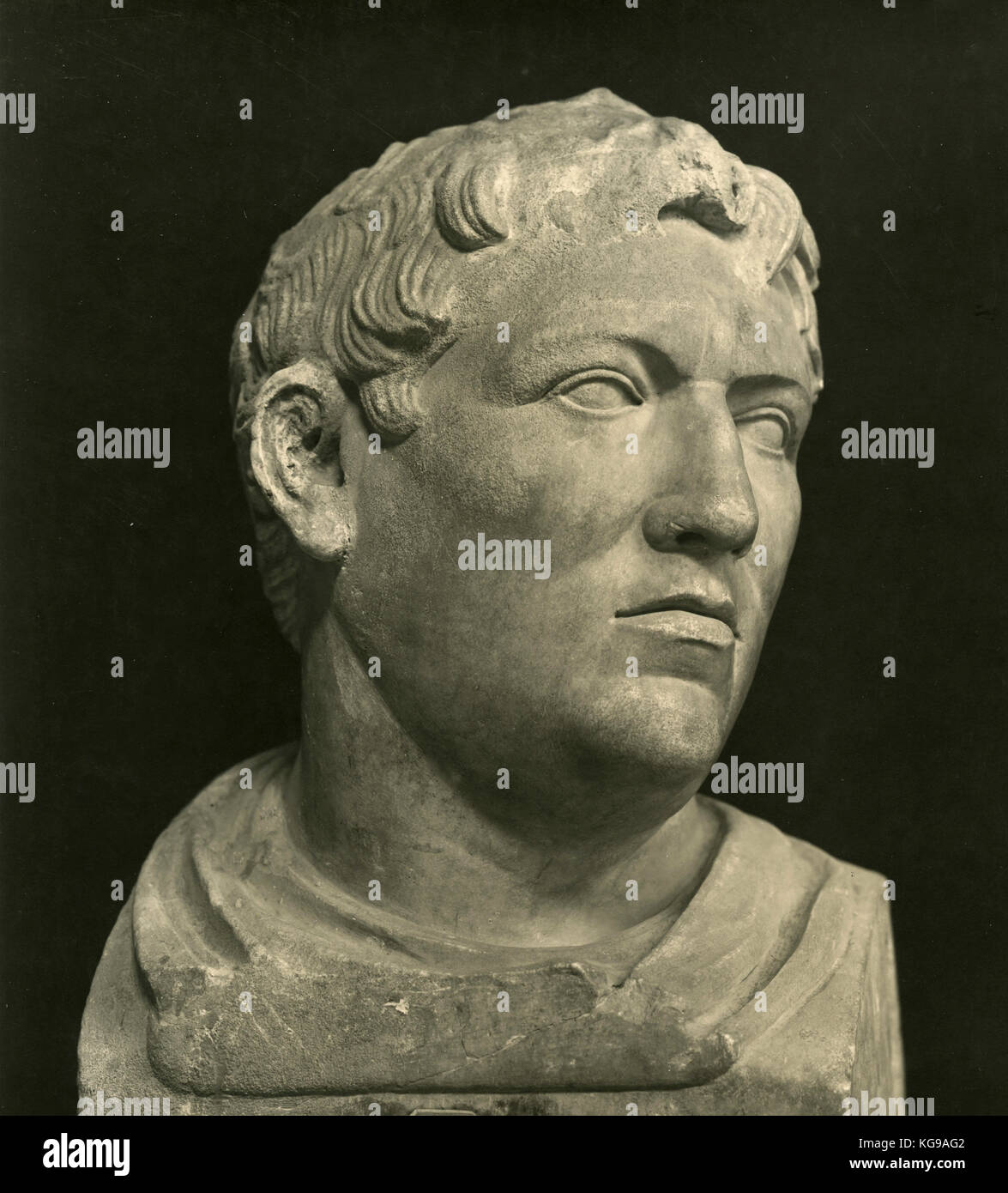 Marcus Atilius Regolus, marble head statue Stock Photo Alamy