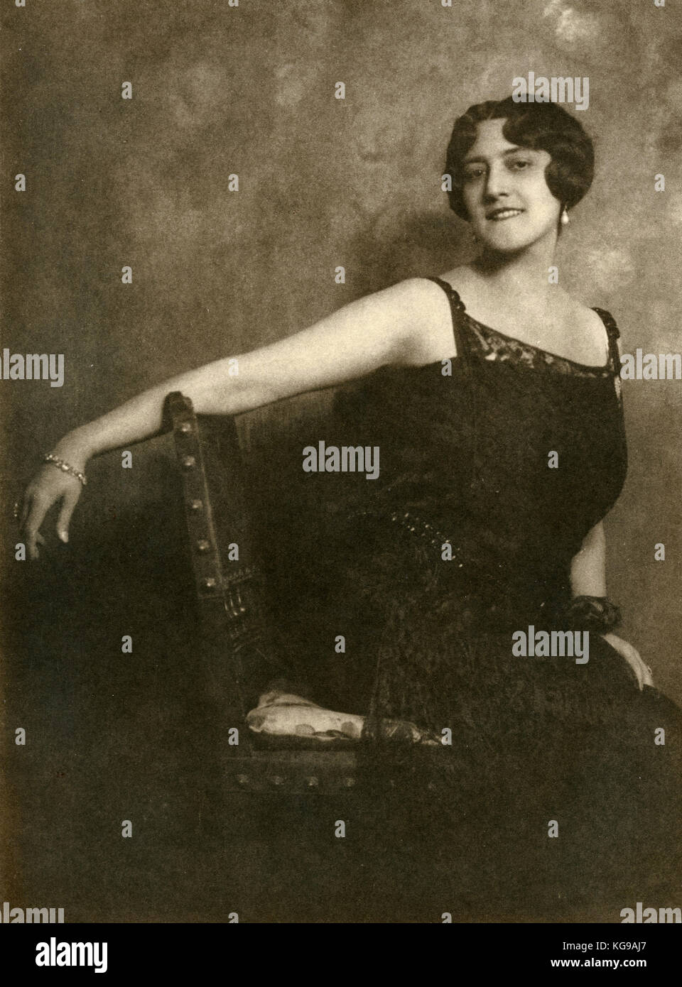 Black dress 1920s hi-res stock photography and images - Alamy