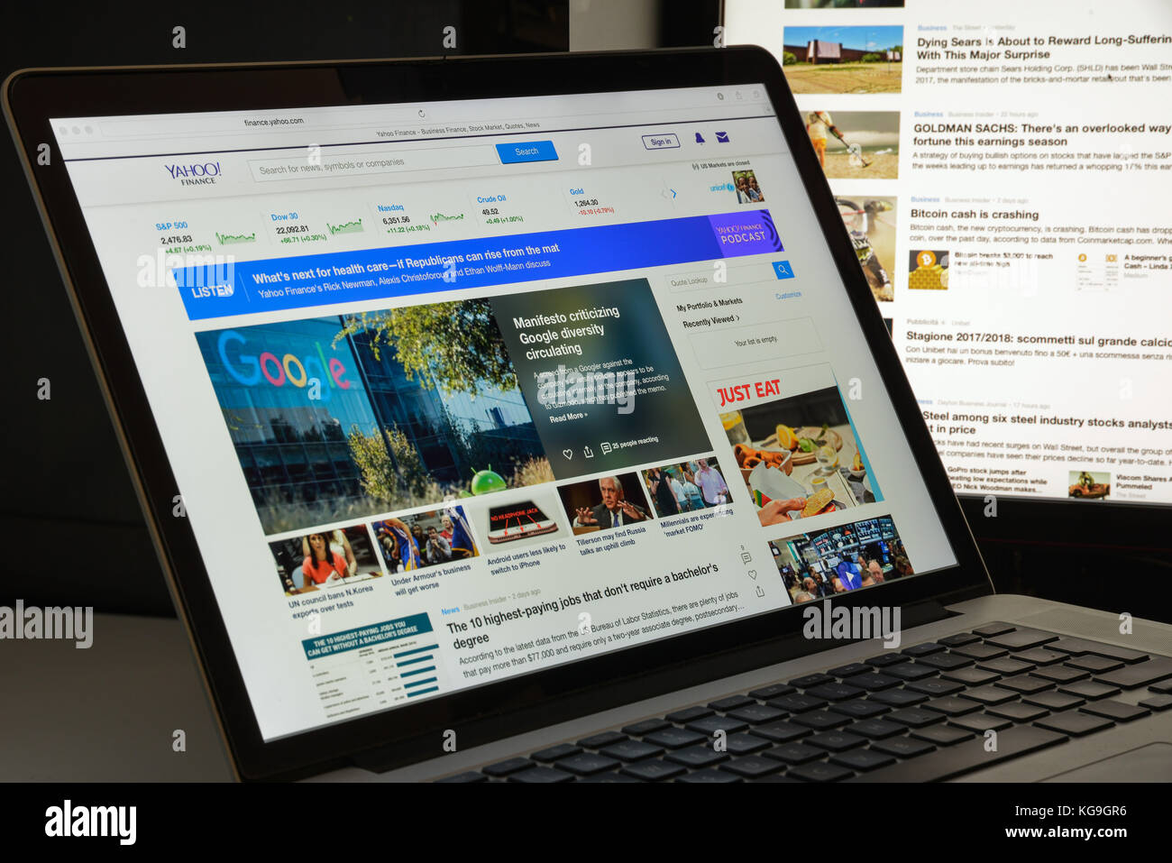 Yahoo finance logo hi-res stock photography and images - Page 2 - Alamy