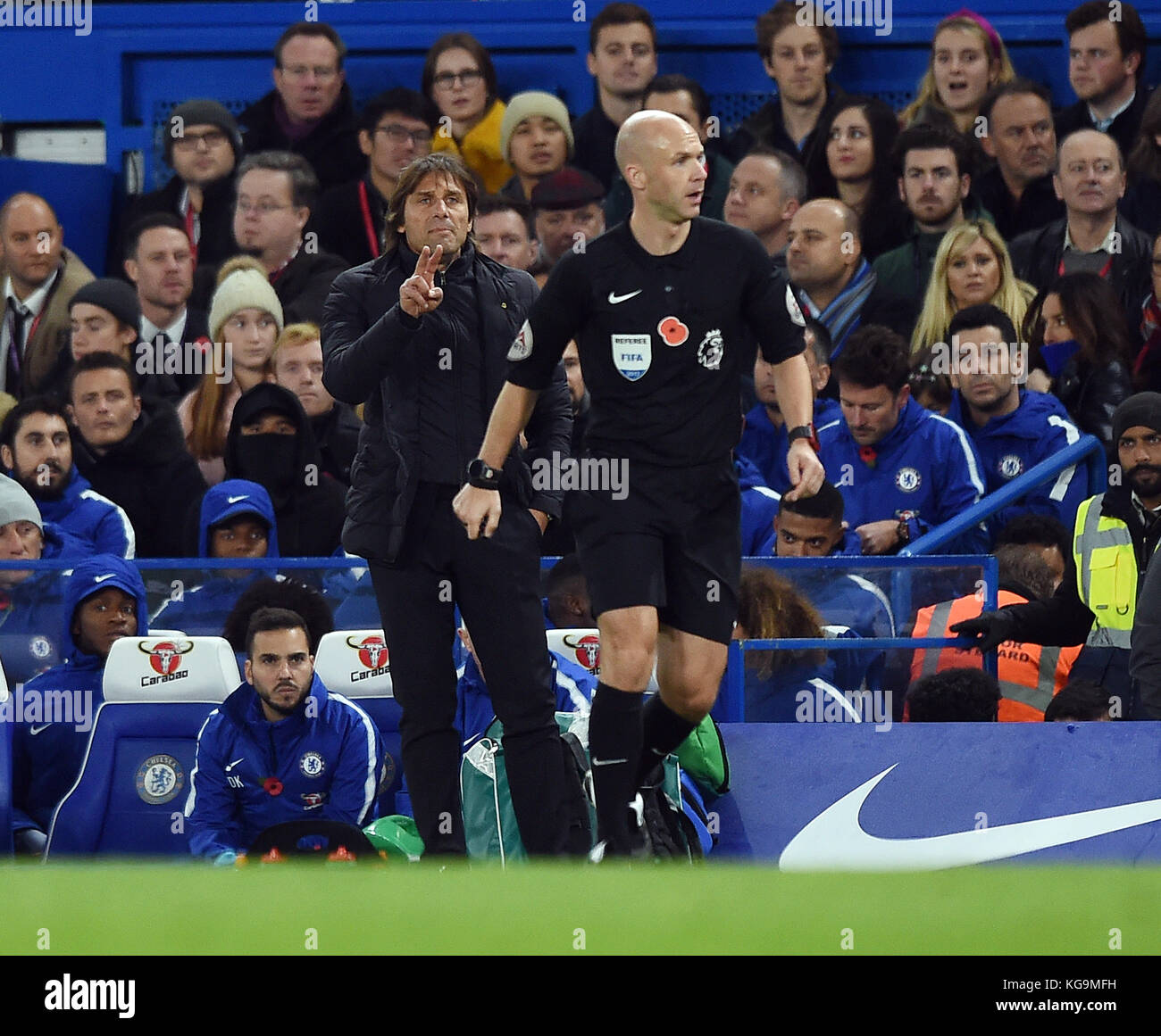 Chelsea and manchester united players with the referee hi-res stock ...