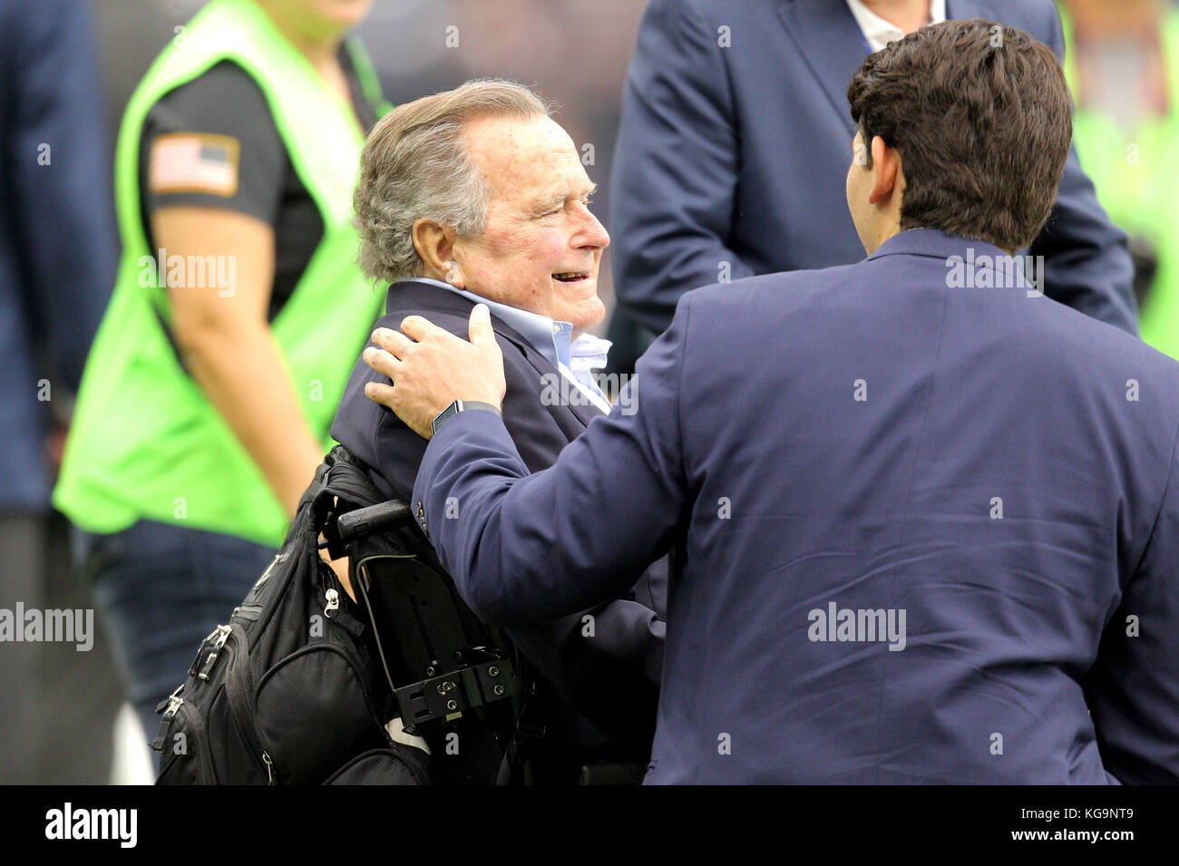 Secret Service Bush Houston, Texas, USA. 5th Nov, 2017. Former United States President ...