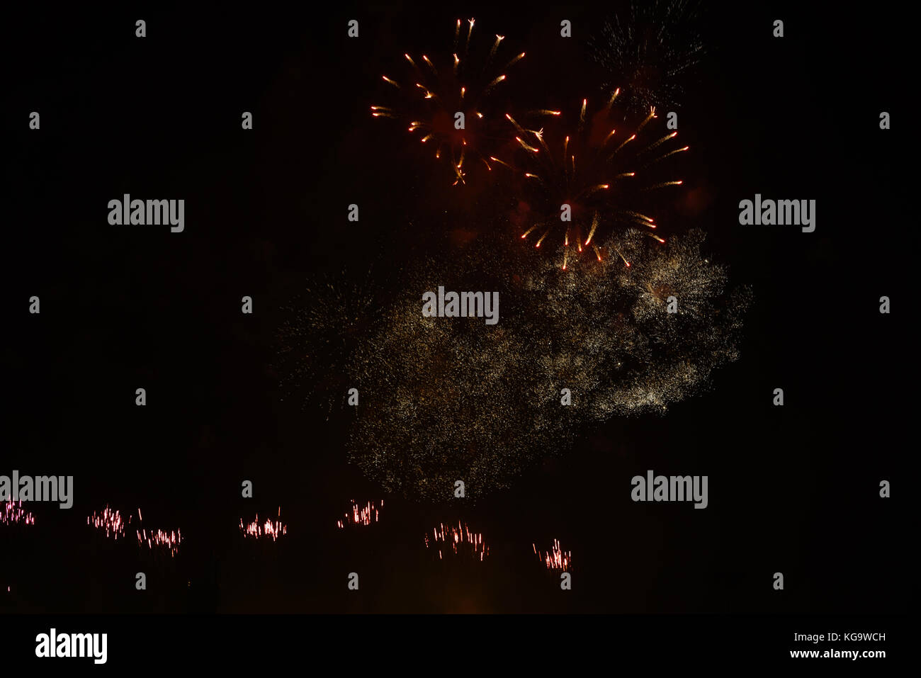 London, UK. 5th Nov, 2017. Hundreds attended Guy Fawkes Night free