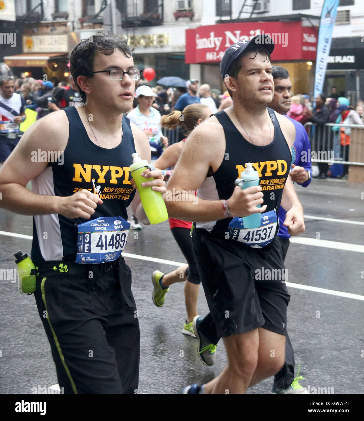 New York City, New York, USA. 4th Nov, 2017. NYPD Runners run up 1st ...
