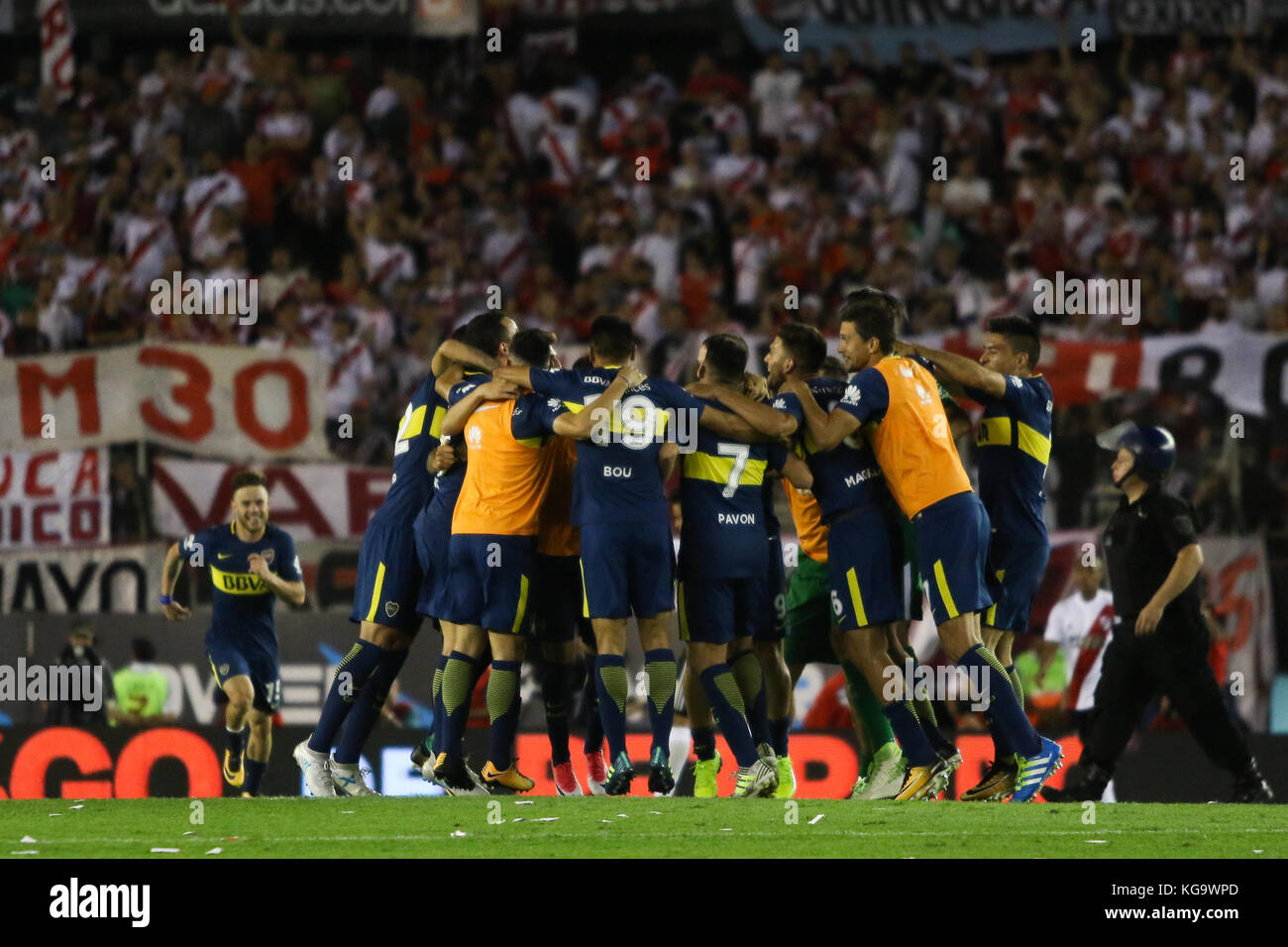 Buenos Aires, Argentina. 5th Nov, 2017. Players of Boca Juniors celebrates after the derby with River Plate this Sunday on Monumental Stadium of Buenos Aires, Argentina. ( Credit: Néstor J. Beremblum/Alamy Live News Stock Photo