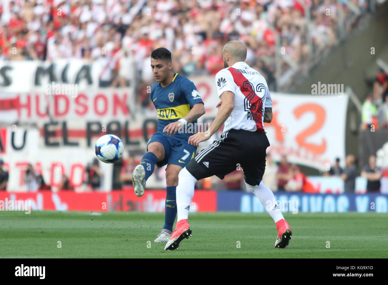 Buenos Aires, Argentina. 5th Nov, 2017. Cristian Pavon of Boca Juniors during the derby with River Plate this Sunday on Monumental Stadium of Buenos Aires, Argentina. ( Credit: Néstor J. Beremblum/Alamy Live News Stock Photo