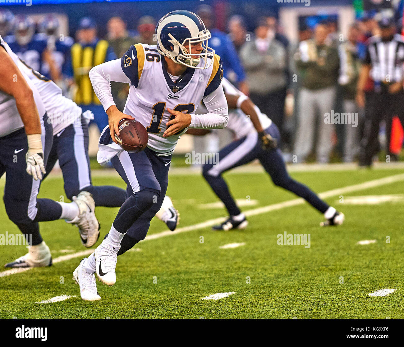 East Rutherford, New Jersey, USA. 6th Nov, 2017. Rams' quarterback Jared  Goff (16) during NFL action between the Los Angeles Rams and the New York  Giants at MetLife Stadium in East Rutherford