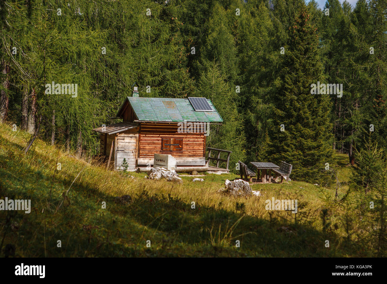 Wooden cabin in Cortina D'Ampezzo, Dolomites, Italy Stock Photo - Alamy