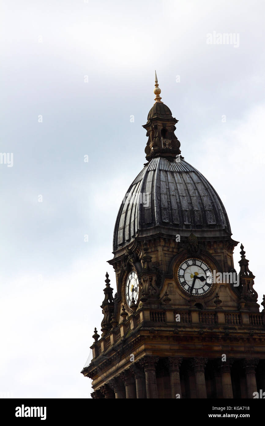 Leeds town hall clock face hi-res stock photography and images - Alamy