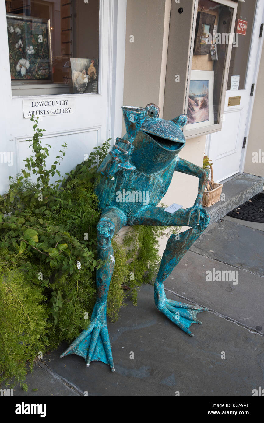 Blue frog sculpture hi-res stock photography and images - Alamy