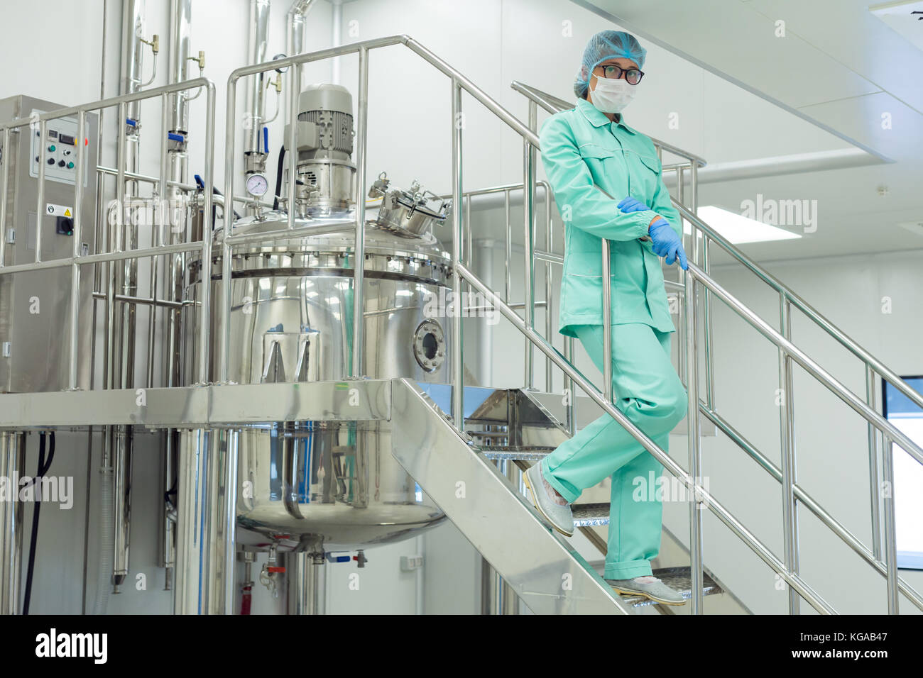 Distillation Vessel High Resolution Stock Photography and Images - Alamy