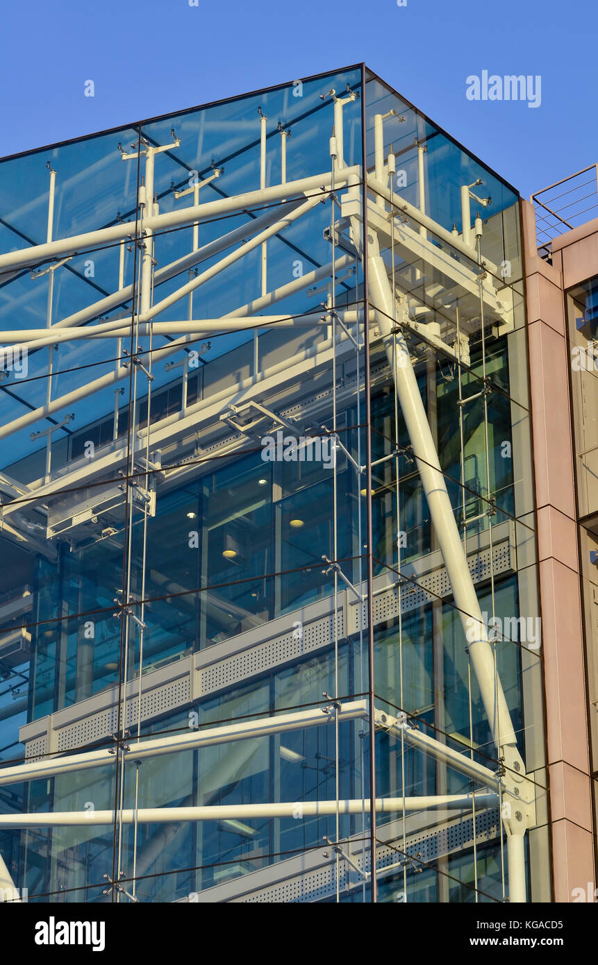 Tower Bridge House, St. Katharine's Way, London, UK. Recent office and apartment development designed by Richard Rogers. Seven storey glass atrium. Stock Photo