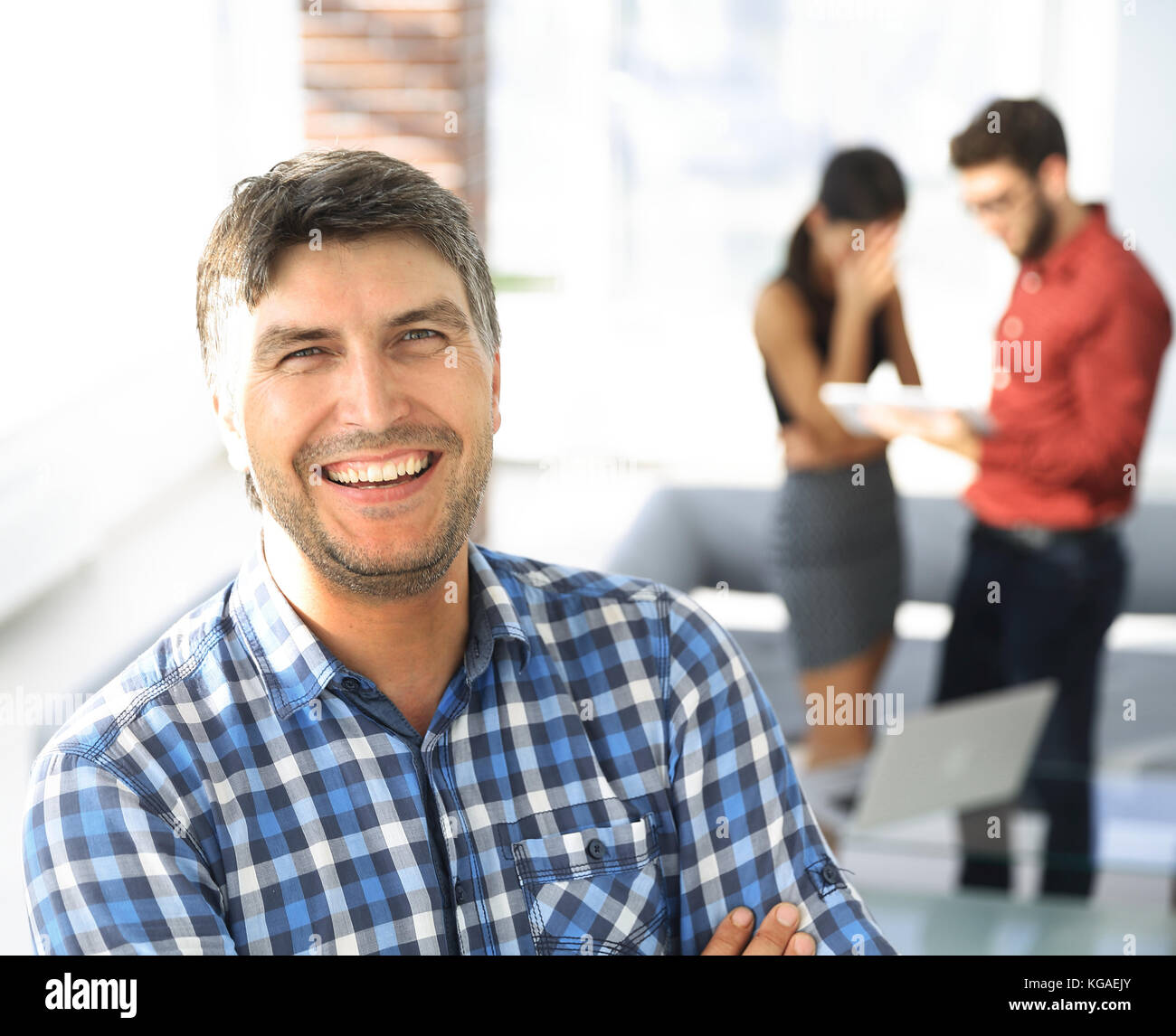 Casual businessman with arms crossed standing in the office Stock Photo ...