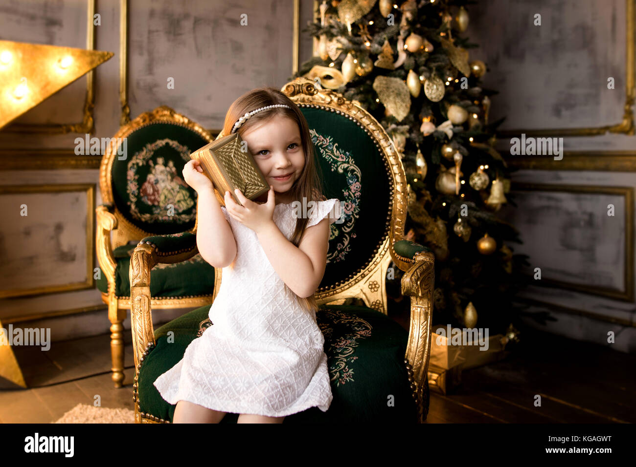 Happy little smiling girl with christmas gift box Stock Photo - Alamy