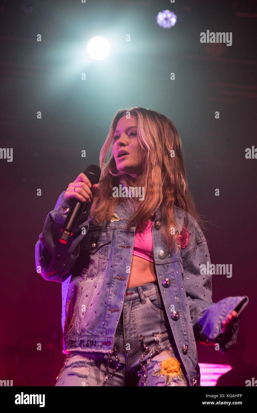 Milano, Italy. 04th Nov, 2017. Zara Larsson has brought on stage a show of  music and dance. Credit: Luca Marenda/Pacific Press/Alamy Live News Stock  Photo - Alamy