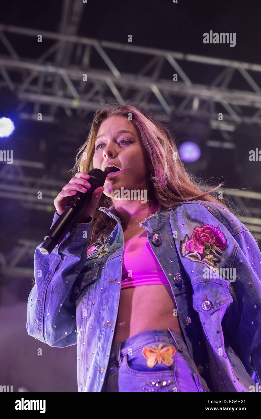 Milano, Italy. 04th Nov, 2017. Zara Larsson has brought music and beauty on  stage at Fabrique in Milan Credit: Luca Marenda/Pacific Press/Alamy Live  News Stock Photo - Alamy