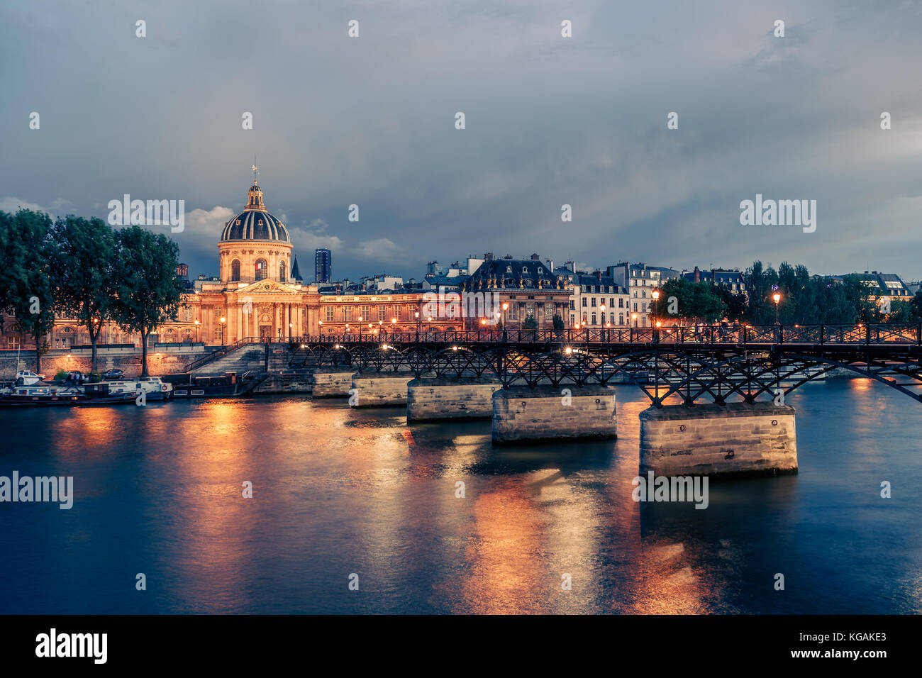 Pont Des Arts At Night In Paris High Resolution Stock Photography And Images Alamy