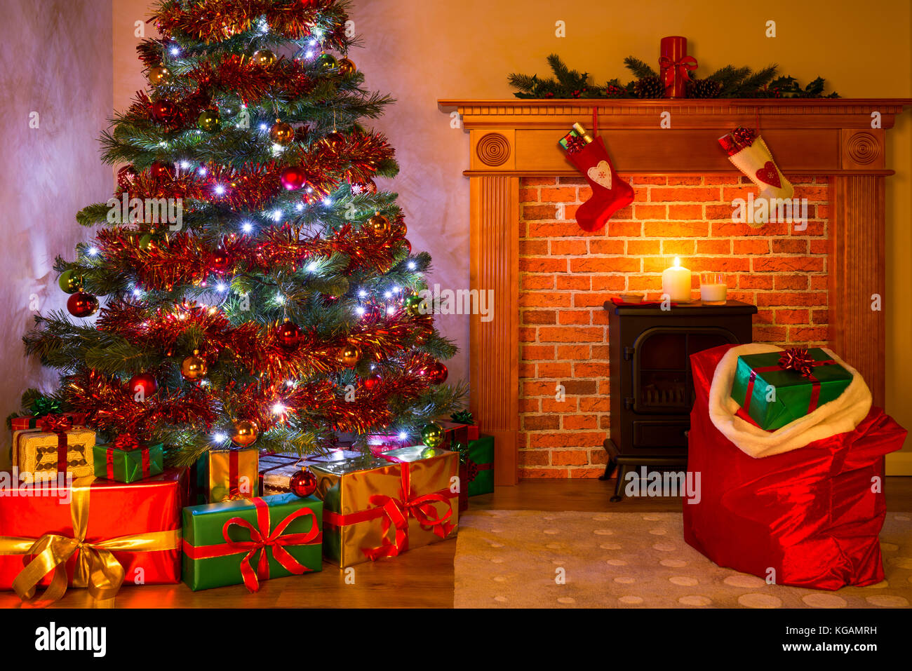 Presents stacked as christmas tree hi-res stock photography and images -  Alamy, image size:1300x957