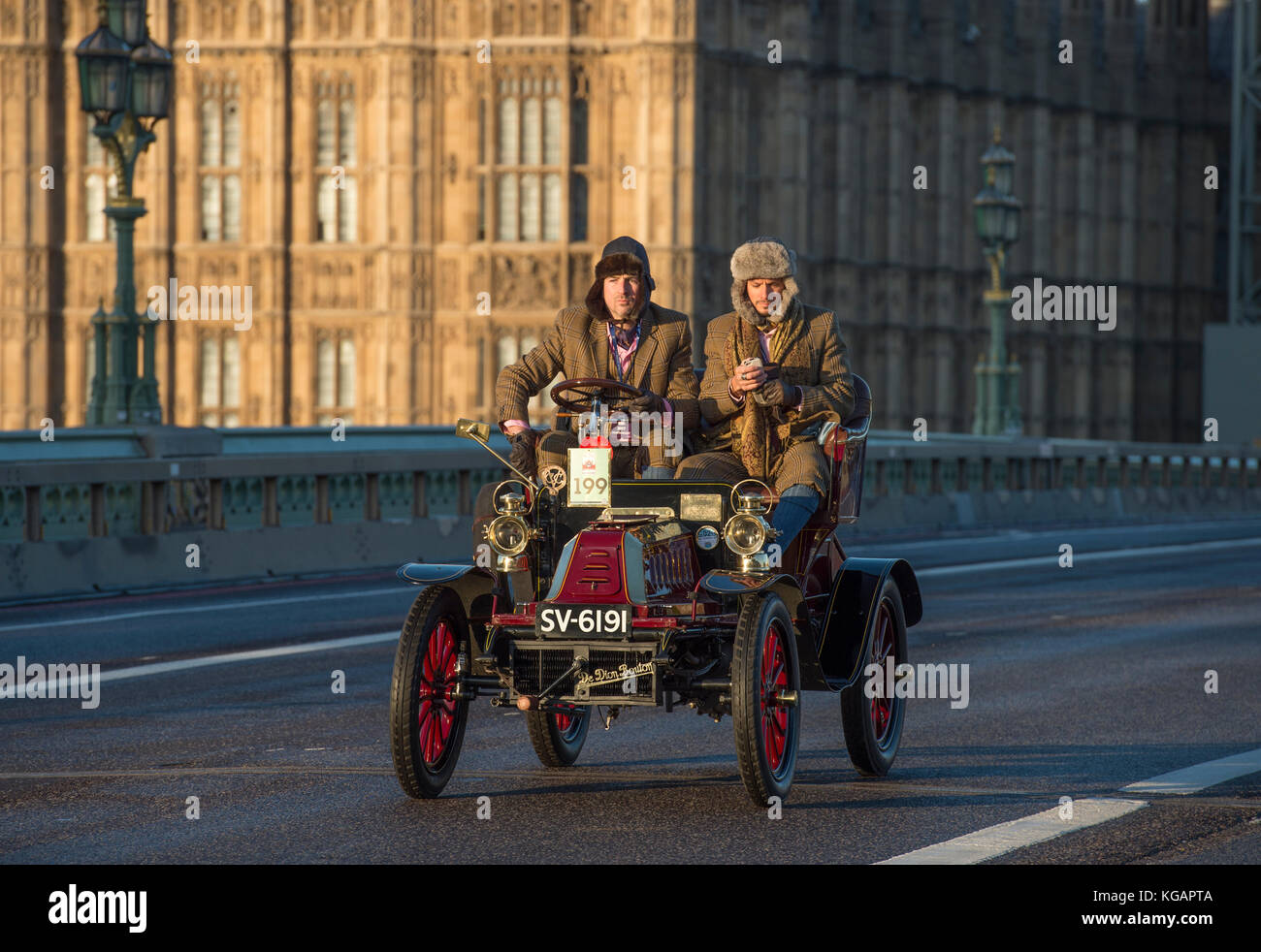 5 November, 2017. Bonhams London to Brighton veteran car run, the world’s longest running motoring event, 1903 De Dion Bouton on Westminster Bridge. Stock Photo