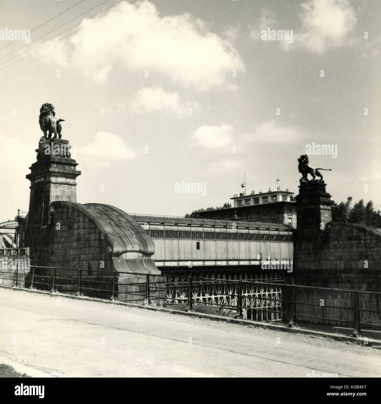 Lions Bridge, Schemerl, Nussdorf, Weir and Lock, Vienna, Austria Stock