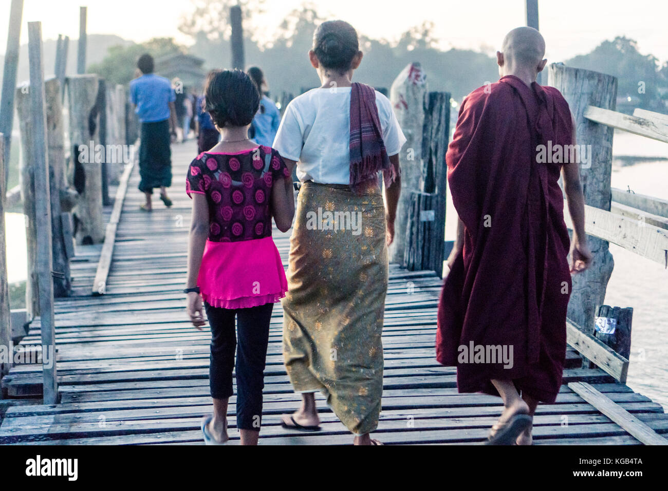 Buddhist monk u bein sunset hi-res stock photography and images - Alamy