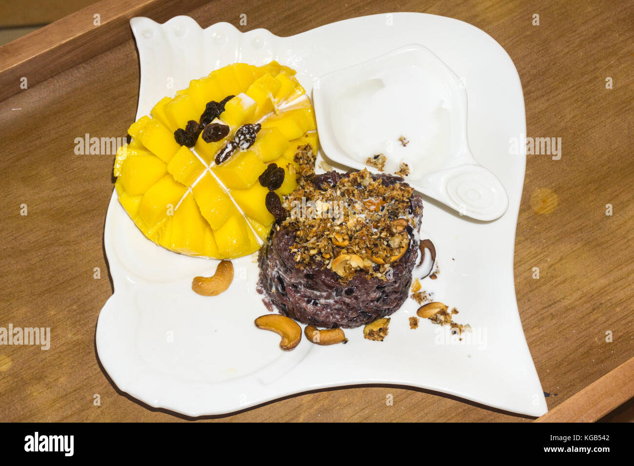 Purple Sticky Rice and Mango Stock Photo Alamy