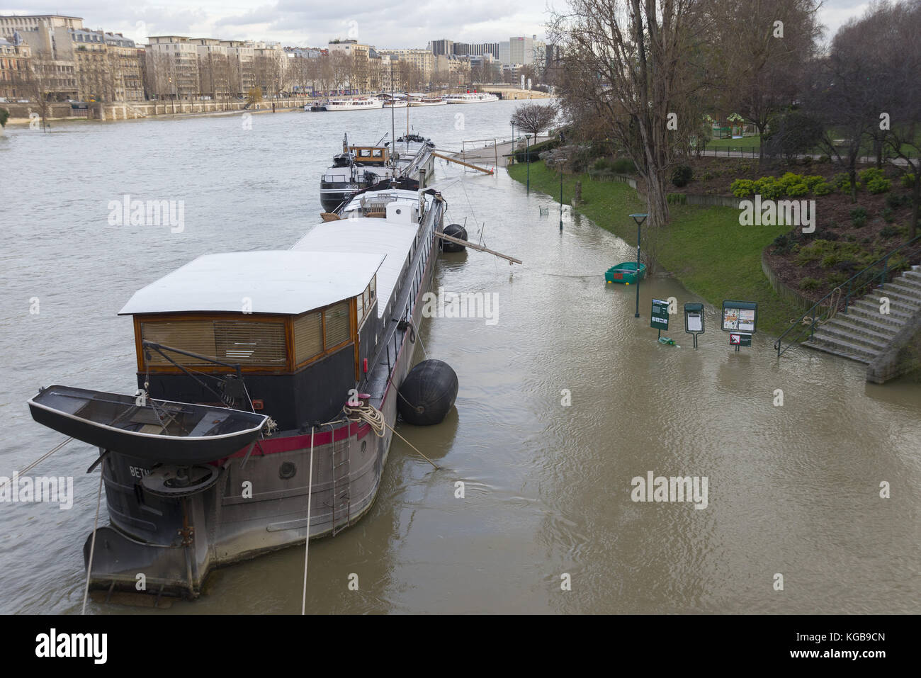 France Paris Inondation De La Seine Flood Of Seine River Stock Photo Alamy