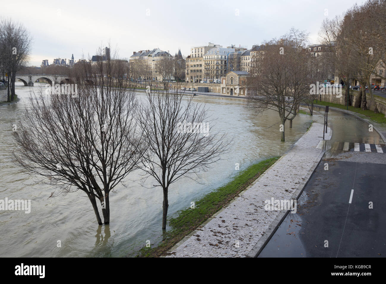 France Paris Inondation De La Seine Flood Of Seine River Stock Photo Alamy