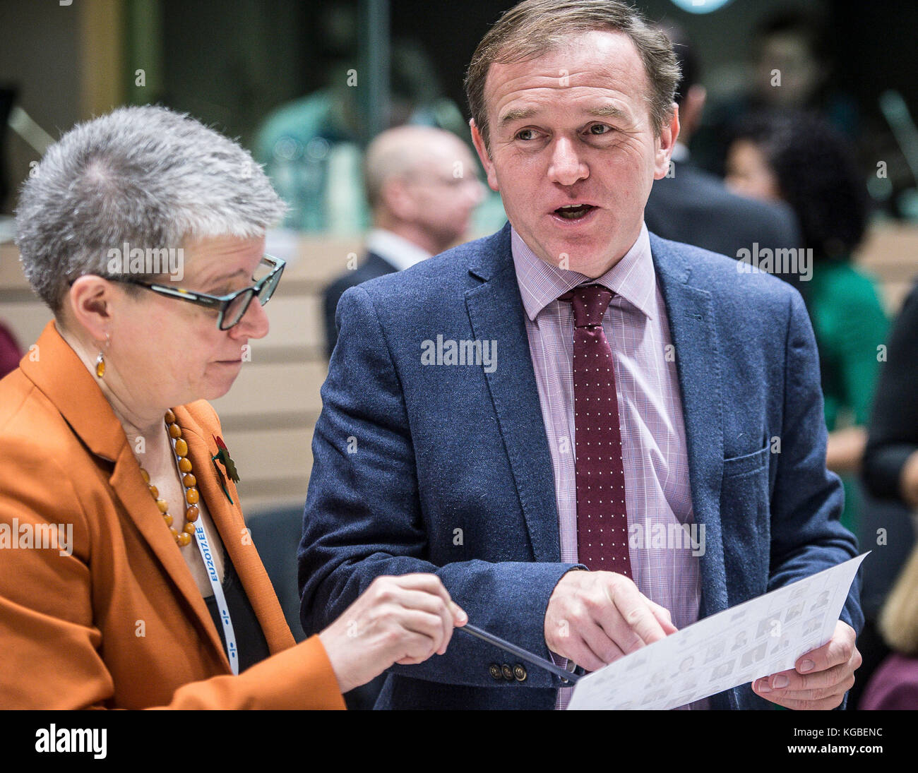 Brussels, Belgium. 06th Nov, 2017. George Eustice British Minister of State at the Department for Environment, Food and Rural Affairs (Defra) (L) prior to the Agriculture and Fisheries Ministers meeting on the sustainable use of pesticides at European Council headquarters in Brussels, Belgium on 06.11.2017 by Wiktor Dabkowski | usage worldwide Credit: dpa/Alamy Live News Stock Photo
