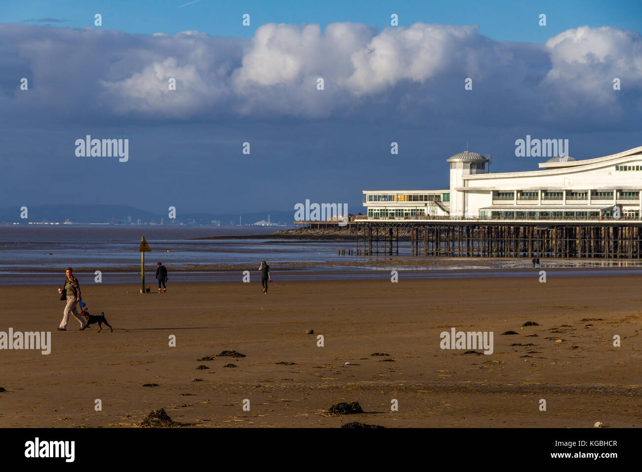 People on the beach next to the Grand Pier on a changeable November afternoon, at Weston-Super-Mare, Somerset, Avon, England, UK. 06th Nov, 2017. Stock Photo