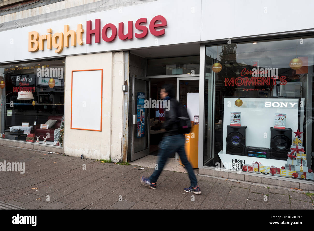 Cardiff, Wales, UK. 6th Nov, 2017. Hire purchase retailer BrightHouse store front in Cardiff. The retailer which has had to reimburse £14.8m following an investigation by the FCA earlier this year is mentioned in the release of the Paradise Papers with Queen Elizabeth II making a £10m private offshore investment via the Duchy of Lancaster who oversee her estate's investments. Picture Credit: IAN HOMER/Alamy Live News Stock Photo