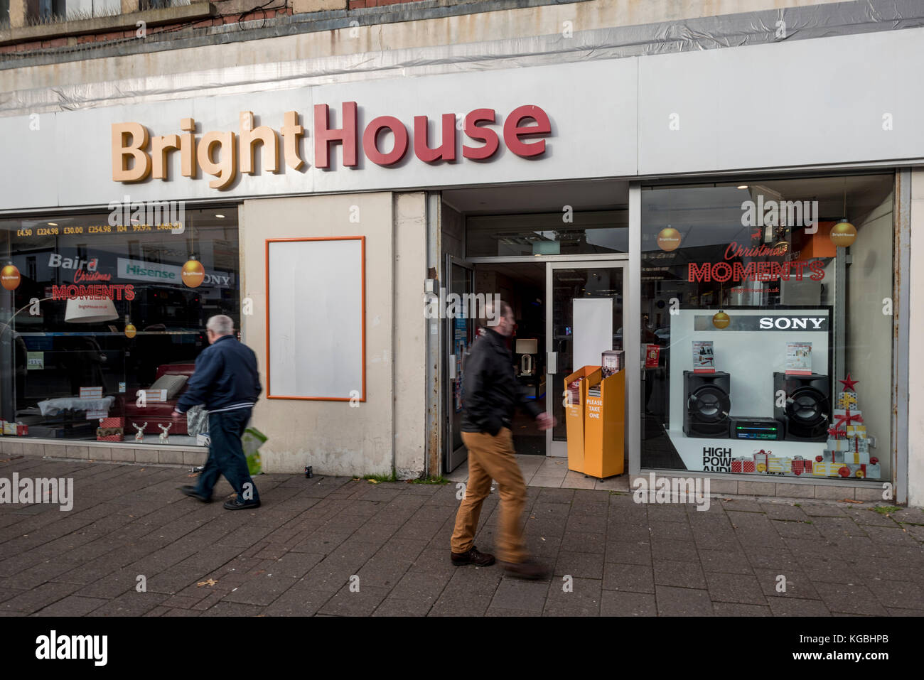 Cardiff, Wales, UK. 6th Nov, 2017. Hire purchase retailer BrightHouse store front in Cardiff. The retailer which has had to reimburse £14.8m following an investigation by the FCA earlier this year is mentioned in the release of the Paradise Papers with Queen Elizabeth II making a £10m private offshore investment via the Duchy of Lancaster who oversee her estate's investments. Picture Credit: IAN HOMER/Alamy Live News Stock Photo