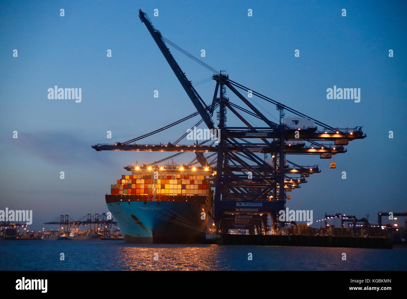Port of Felixstowe, Suffolk, UK. 6th November, 2017. UK Weather: The Maersk Magleby is in dock as the sun goes down on a crisp November evening at the Port of Felixstowe, Suffolk. Credit: Angela Chalmers/Alamy Live News Stock Photo