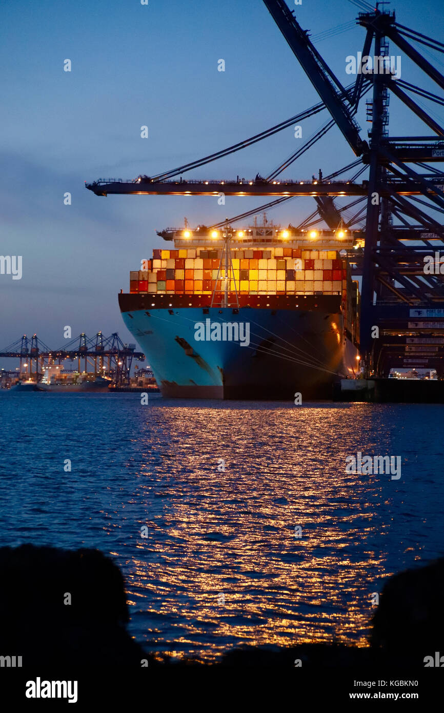 Port of Felixstowe, Suffolk, UK. 6th November, 2017. UK Weather: The Maersk Magleby is in dock as the sun goes down on a crisp November evening at the Port of Felixstowe, Suffolk. Credit: Angela Chalmers/Alamy Live News Stock Photo