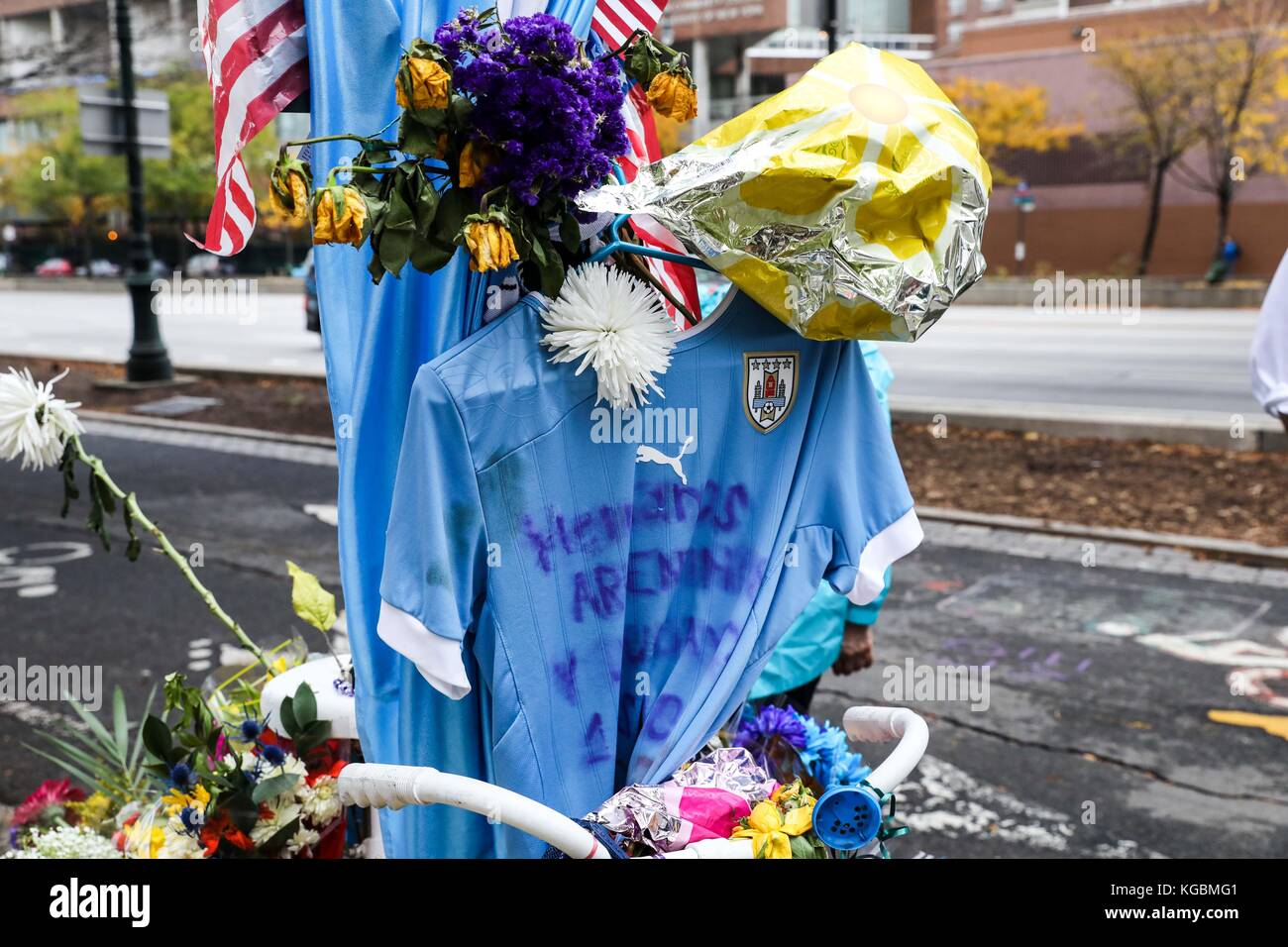 New York City, USA. 6th November, 2017. Memorial flowers are left for eight bicycle riders and pedestrians who were killed by a terrorist on November 6, 2017 on a bike path in Manhattan, New York City. Sayfullo Saipov, a 29 year old immigrant from Uzbekistan, intentionally drove a rented van onto the west side highway bike path on the afternoon of Halloween, October 31, 2017. Credit: Brazil Photo Press/Alamy Live News Stock Photo