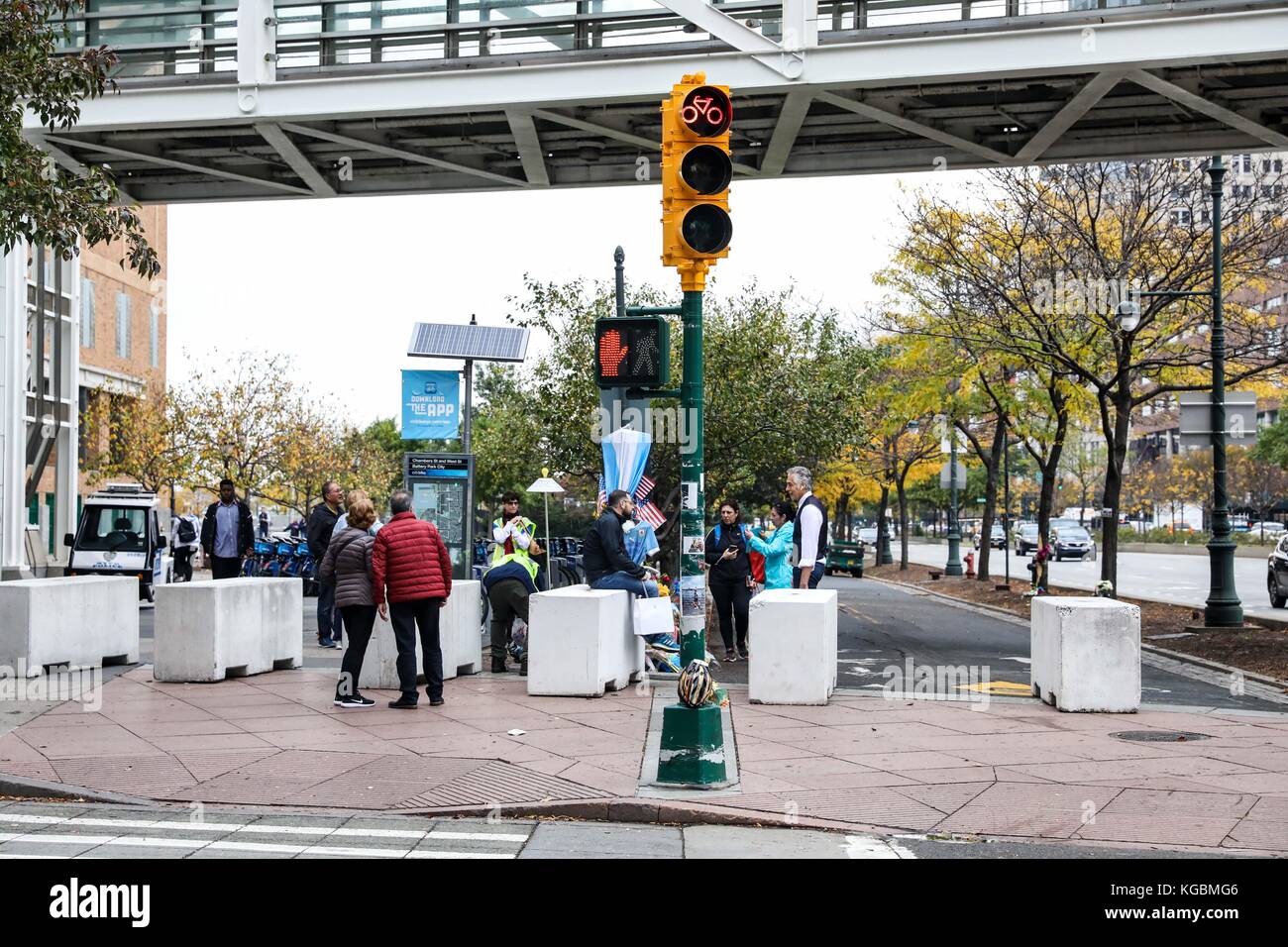 New York City, USA. 6th November, 2017. Memorial flowers are left for eight bicycle riders and pedestrians who were killed by a terrorist on November 6, 2017 on a bike path in Manhattan, New York City. Sayfullo Saipov, a 29 year old immigrant from Uzbekistan, intentionally drove a rented van onto the west side highway bike path on the afternoon of Halloween, October 31, 2017. Credit: Brazil Photo Press/Alamy Live News Stock Photo