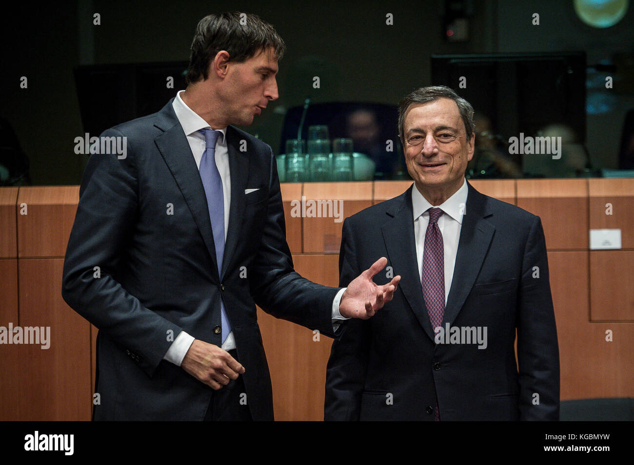 Brussels, Bxl, Belgium. 6th Nov, 2017. President of the European Central Bank Mario Draghi (R) and Dutch Finance Minister Wopke Hoekstra (L) at the start of Eurogroup, finance ministers of the single currency EURO zone meeting at EU headquarters in Brussels, Belgium on 06.11.2017 by Wiktor Dabkowski Credit: Wiktor Dabkowski/ZUMA Wire/Alamy Live News Stock Photo