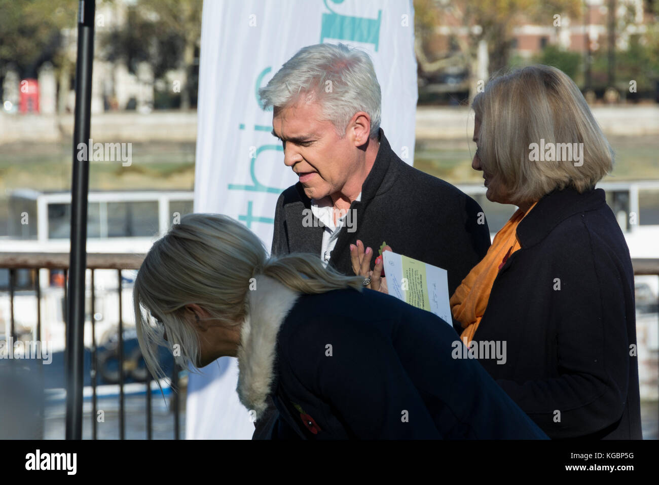 London, England, UK. 6th Nov, 2017. Phillip Schofield preparing a piece to camera outside the This Morning Studios on London's South Bank Credit: Benjamin John/ Alamy Live News Stock Photo