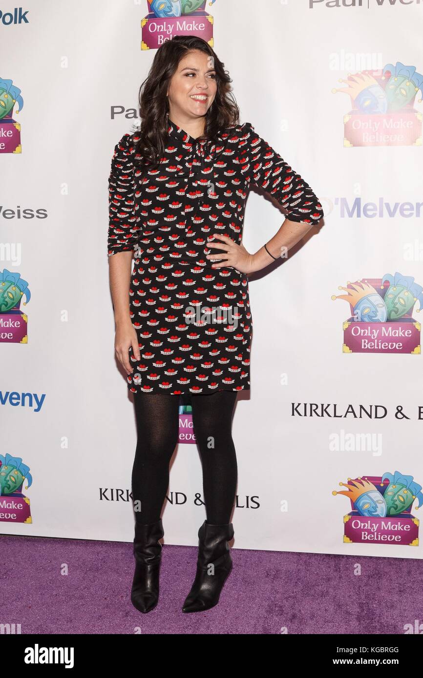 New York, NY, USA. 6th Nov, 2017. Cecily Strong at arrivals for Only Make Believe Gala MAKE BELIEVE ON BROADWAY, Gerald Schoenfeld Theatre, New York, NY November 6, 2017. Credit: Jason Smith/Everett Collection/Alamy Live News Stock Photo