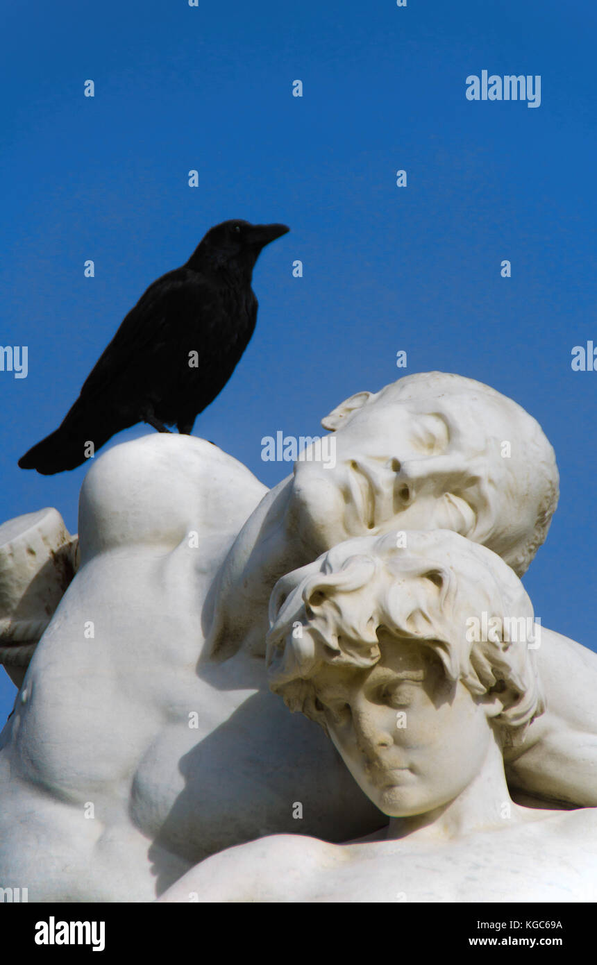 Paris, France. Jardin des Tuileries. Marble statue 'Le Serment de Spartacus' / 'The Oath of Spartacus' (c1870: Louis-Ernest Barrias) detail with crow Stock Photo