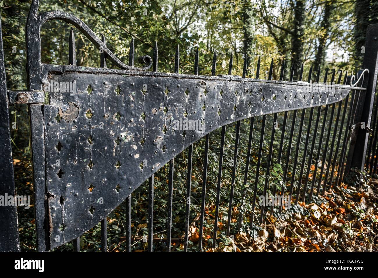 Spiked gate hi-res stock photography and images - Alamy