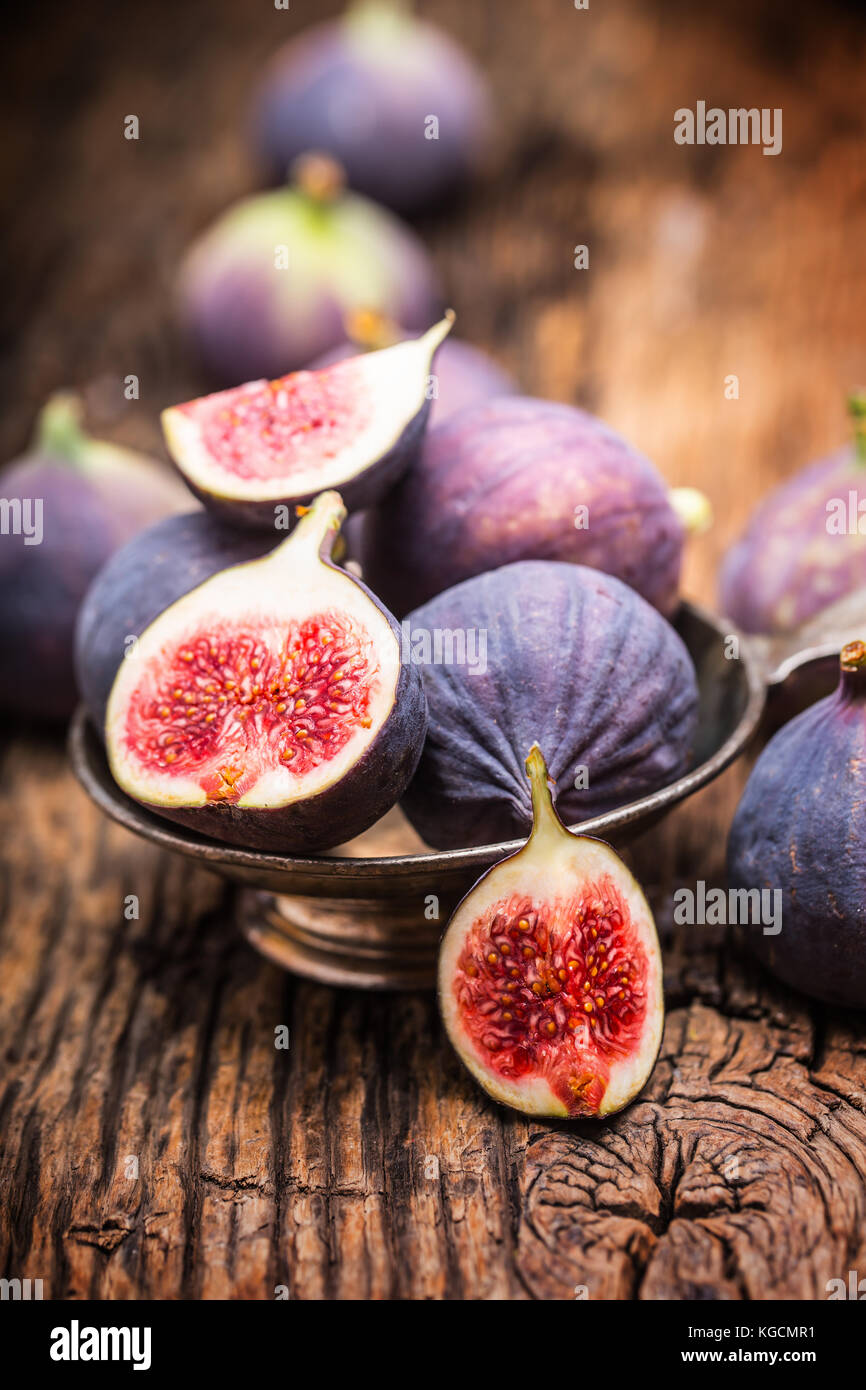 Figs. A few figs in a bowl on an old wooden background Stock Photo Alamy