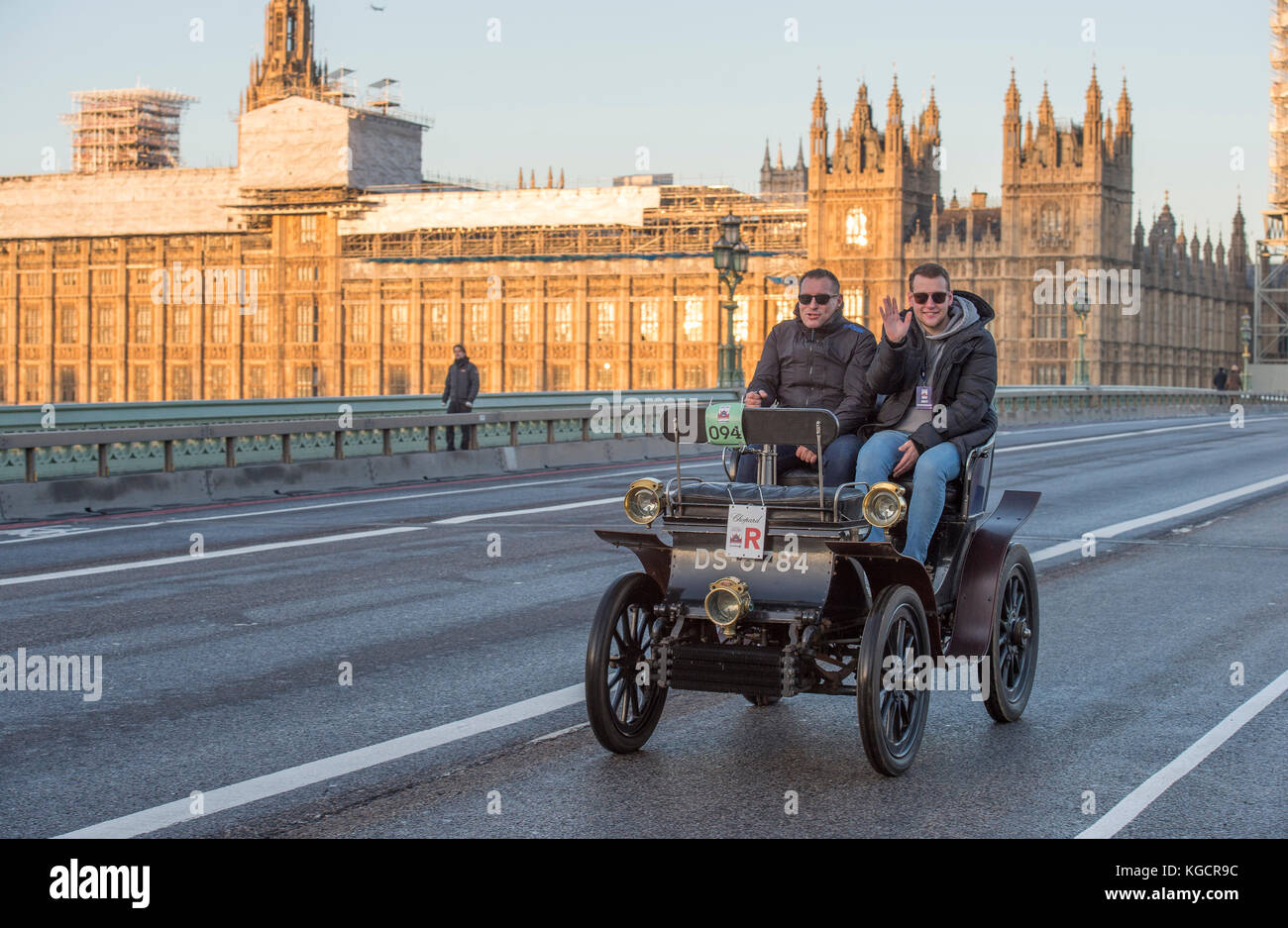 5 November, 2017. Bonhams London to Brighton veteran car run, the world’s longest running motoring event, 1901 De Dion Bouton on Westminster Bridge. Stock Photo