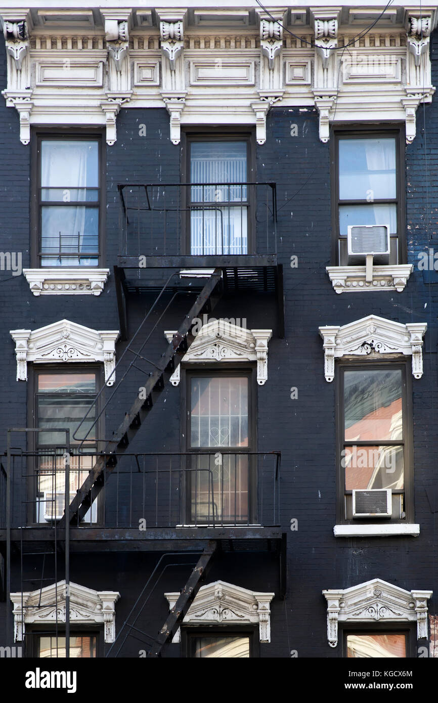 Old apartment building manhattan hi-res stock photography and images ...