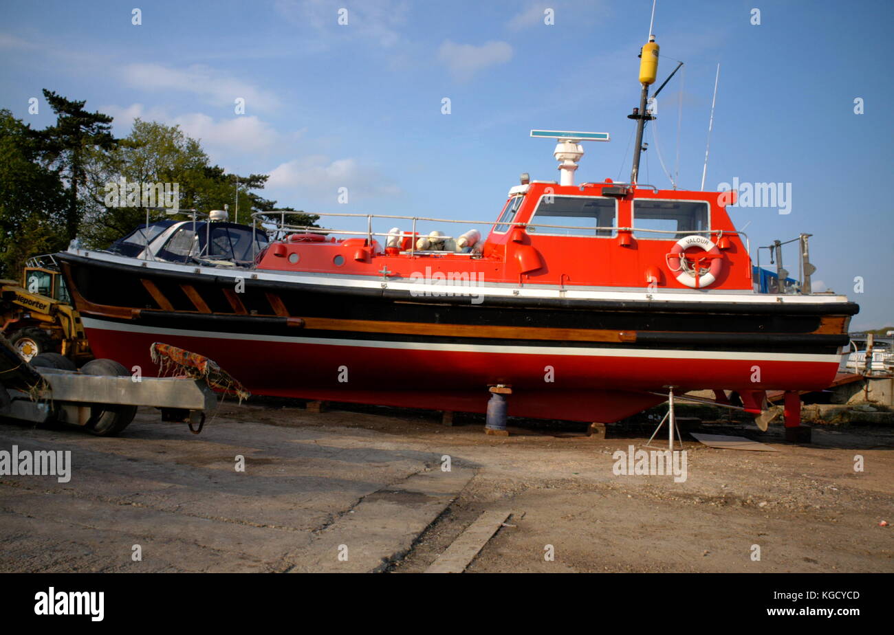 AJAXNETPHOTO. SOUTHAMPTON, ENGLAND. - OLD PILOT BOAT - KEITH NELSON DESIGNED PILOT LAUNCH VALOUR FROM THE 1970S. PHOTO:JONATHAN EASTLAND/AJAX REF:R060305 334 Stock Photo